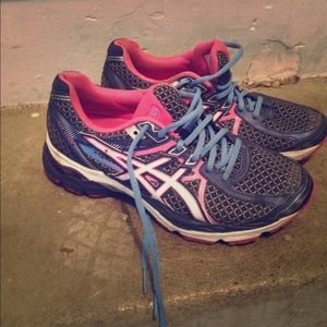 Woman's running shoes